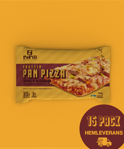 Spicy Kebab Protein Pan Pizza – 15-pack. En kryddig pan pizza med kebab och peperoncini, innehåller 25 gram protein per portion och är utan tillsatt socker. Perfekt för en smakrik och hälsosam måltid.